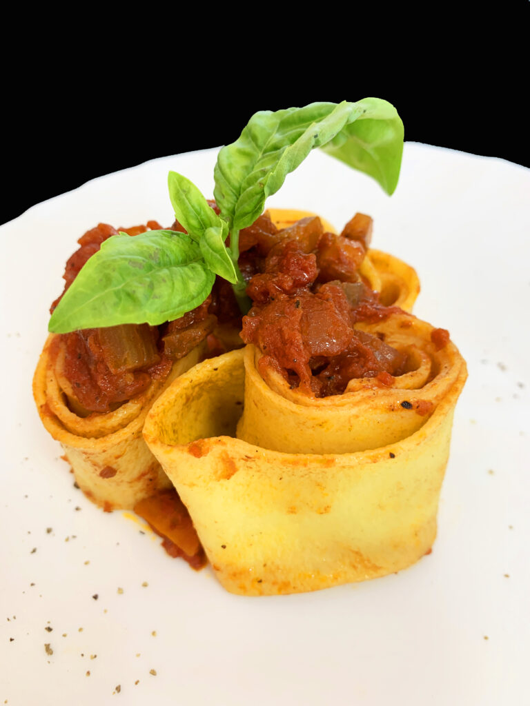 Pappardelle al sugo finto